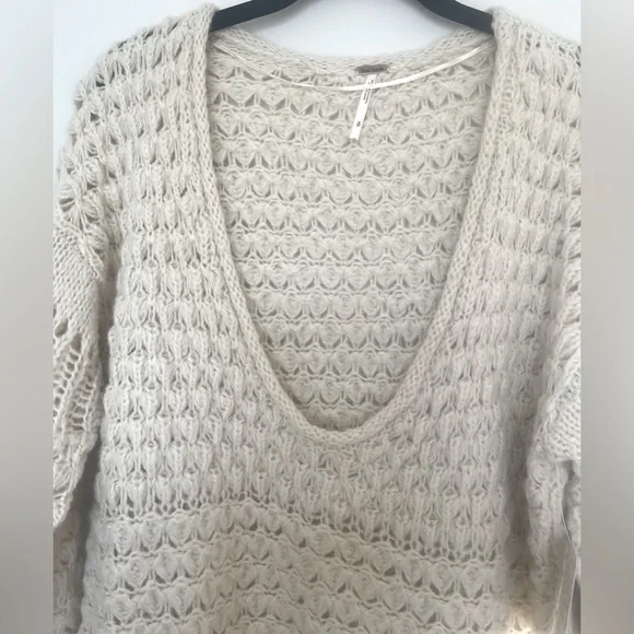 Free People Cream Crashing Waves Pullover Sweater Size Small NWT - Picture 8 of 9